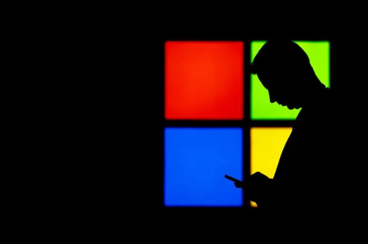 По словам исследователей, взлом сервера Microsoft затронул около 100 организаций.