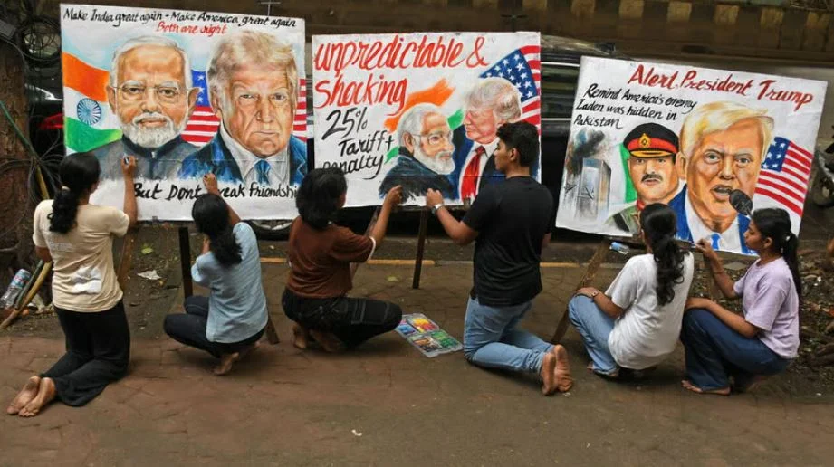 Нарендра Моди и Дональд Трамп идут ноздря в ноздрю. Спор о тарифах и нефти обостряется.
